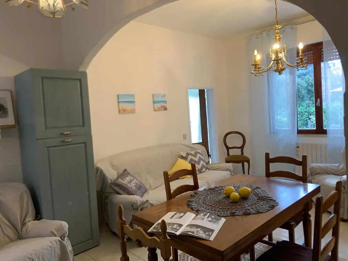 Casa nel verde a 300 mt dal mare a Castiglioncello Appartamento
